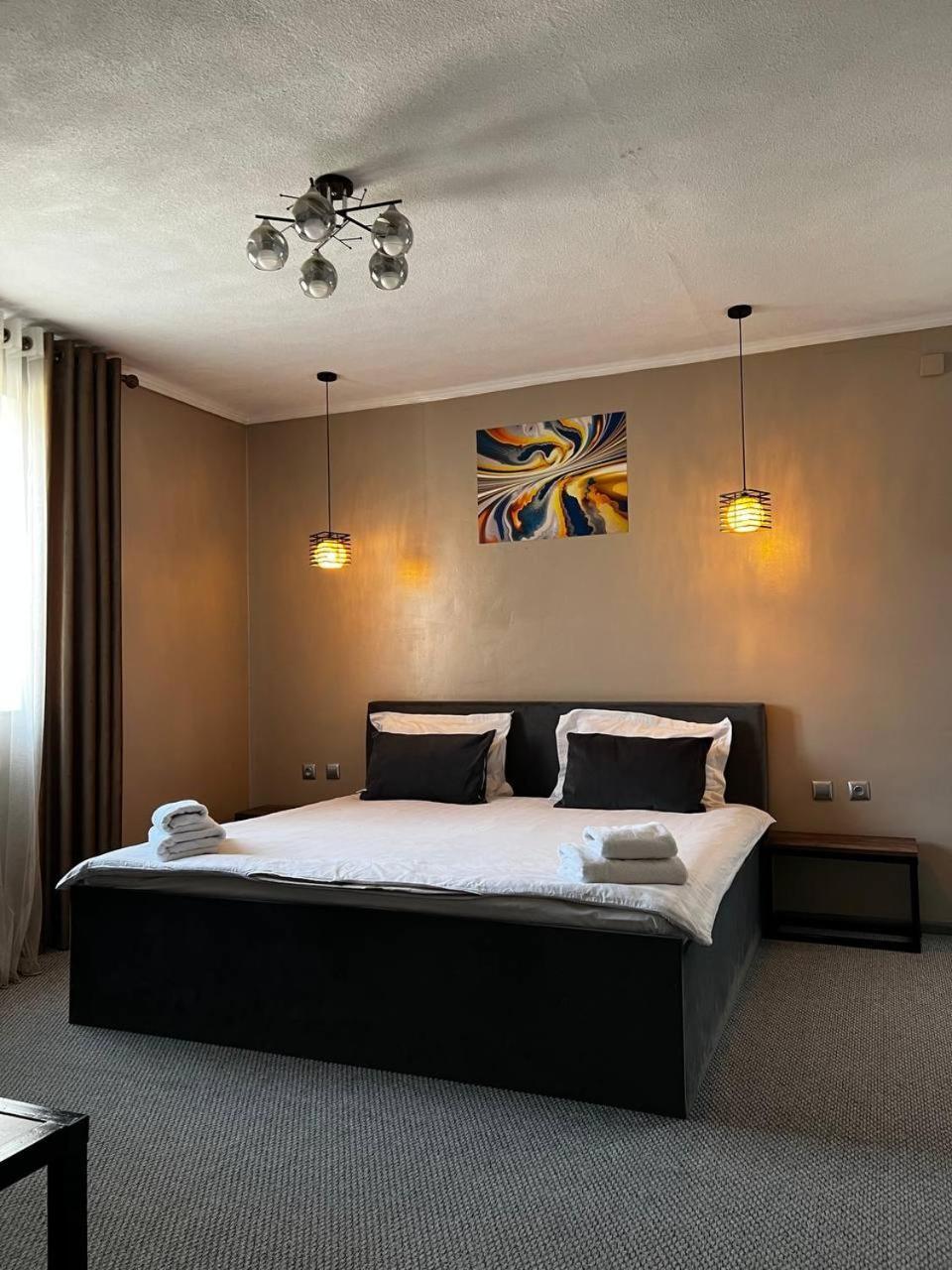 אוש Ave Hotel מראה חיצוני תמונה
